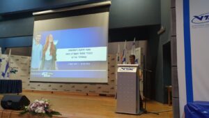 טקס דיפלומות הנדסאי מה"ט - ירון ויס מנהל המכללה מברך