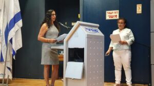 טקס דיפלומות הנדסאי מה"ט - עפרה וודאל דיקאנית ורויה חן