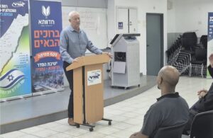 ח"כ בני גנץ הגיע לברך את פתיחת כיתת החרדים במכללה