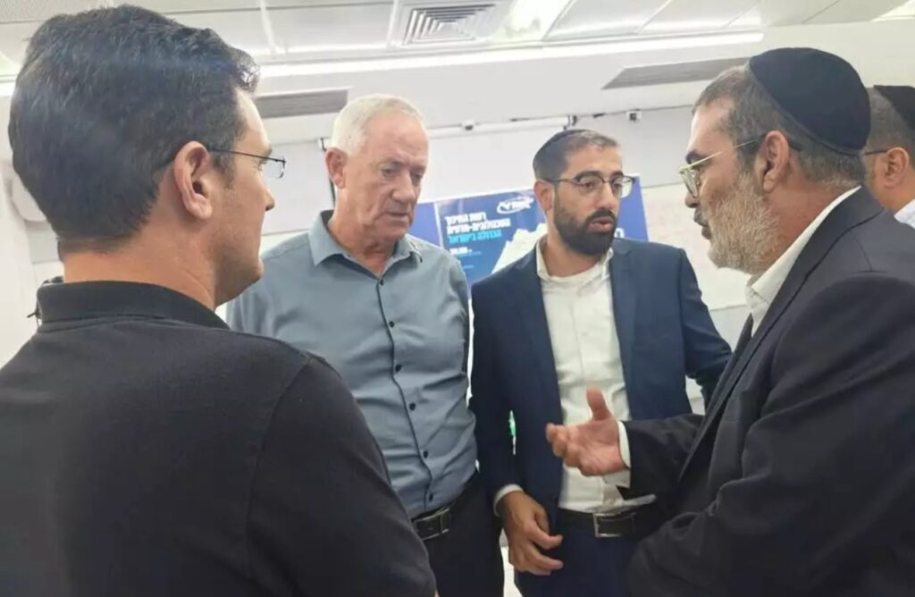ח"כ בני גנץ הגיע לברך את פתיחת כיתת החרדים במכללה