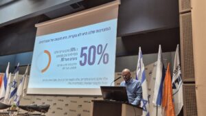 כנס העתודה הטכנולוגית - מנהל המכללה מציג ש50% מהבוגרים שלנו מסיימים עם ממוצע מעל 90
