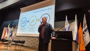 כנס העתודה הטכנולוגי - הצגת המסלול ע"י ד"ר אבינעם בן אריה
