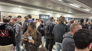 כנס העתודה הטכנולוגית המועמדים מסתובבים מול עמדות צה"ל