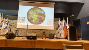 טקס יום הזיכרון לחללי מערכות ישראל ונפגעי פעולות האיבה - רס"ן עידו שני אימו מספרת את סיפורו