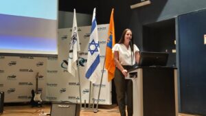 טקס הענקת דיפלומות - מה"ט תשפ"ה גב' ליאורה לוי משנה לראש העיר נתניה מברכת את הבוגרים