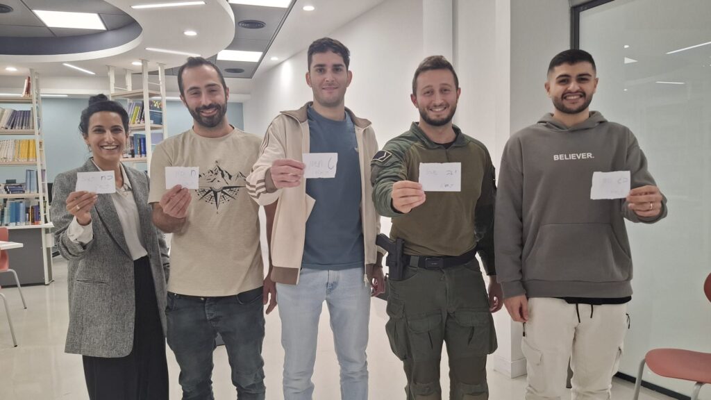 סטודנטים בכיתת המצוינות במפגש ראשון לשנת הלימודים