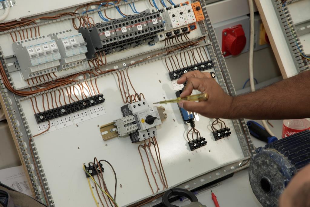 לימודי חשמל